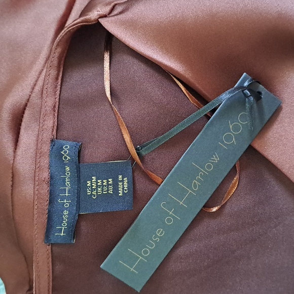 House of Harlow Satin Wrap top with side zip, chocolate brown, Size: M - Picture 6 of 6